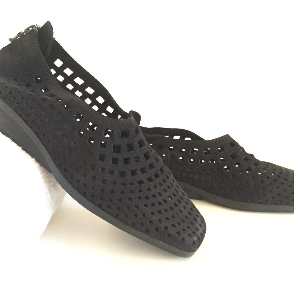 New Arche Perforated Suede semi-flats